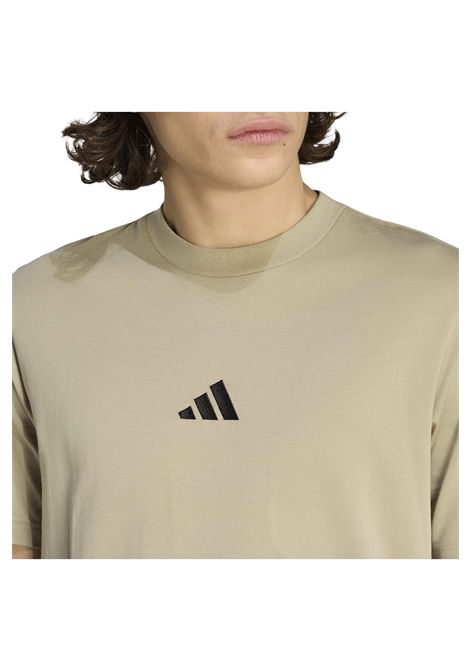 Adidas Essentials Small Logo Single Jersey T-shirt Wonder Cargo Men ADIDAS CORE | T-shirt | KC0905-